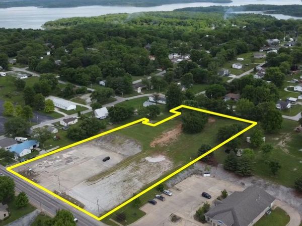 502 E Highway 32 , Stockton, MO 65785