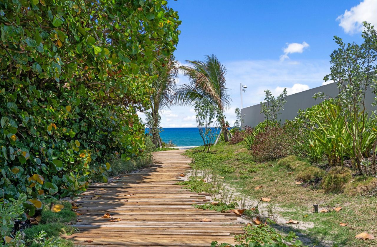 112 Algoma Road, Palm Beach, FL 33480 Photo