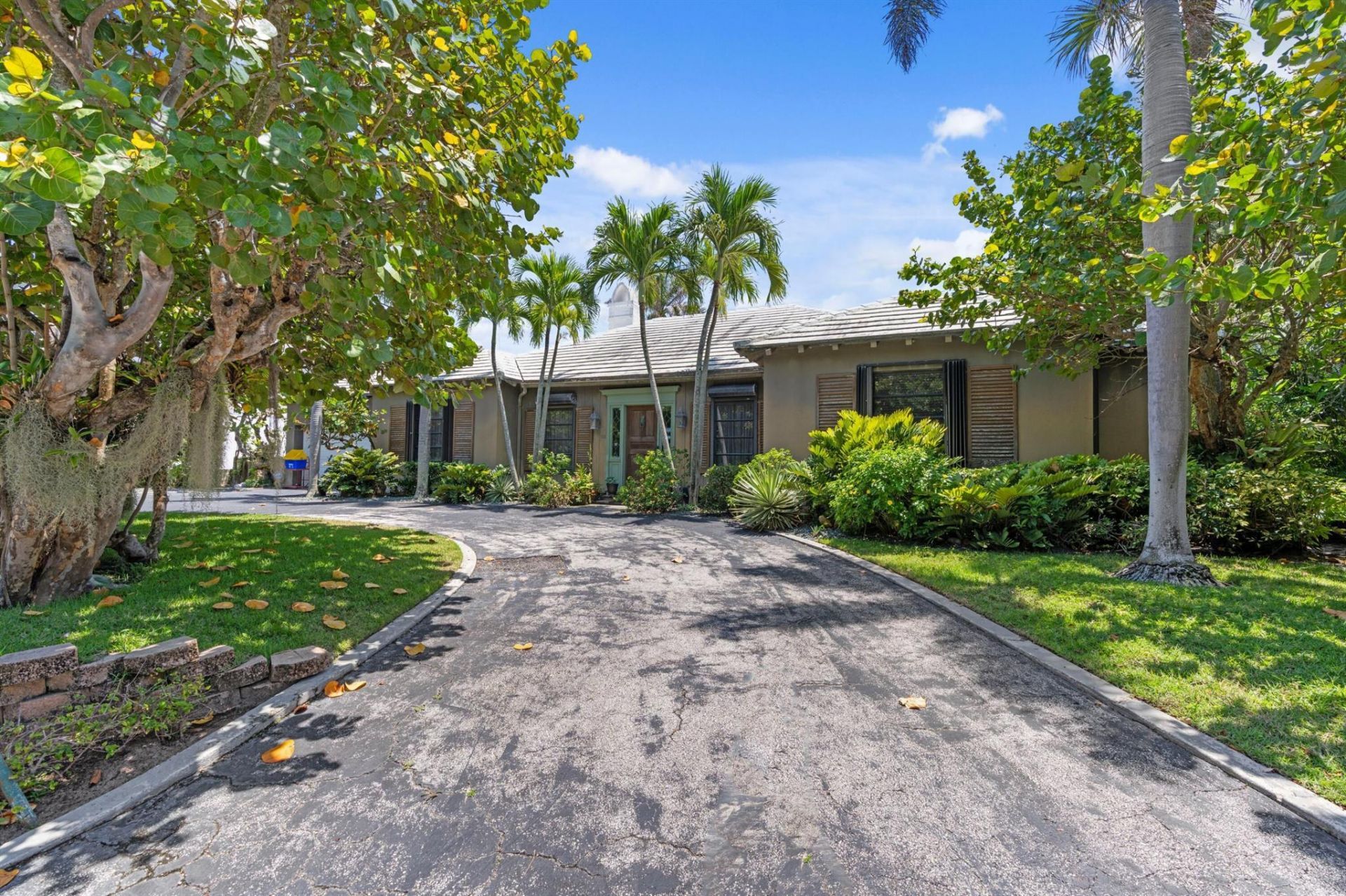 112 Algoma Road, Palm Beach, FL 33480 Photo