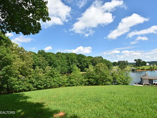 355 Conkinnon Drive, Lenoir City, TN 37772