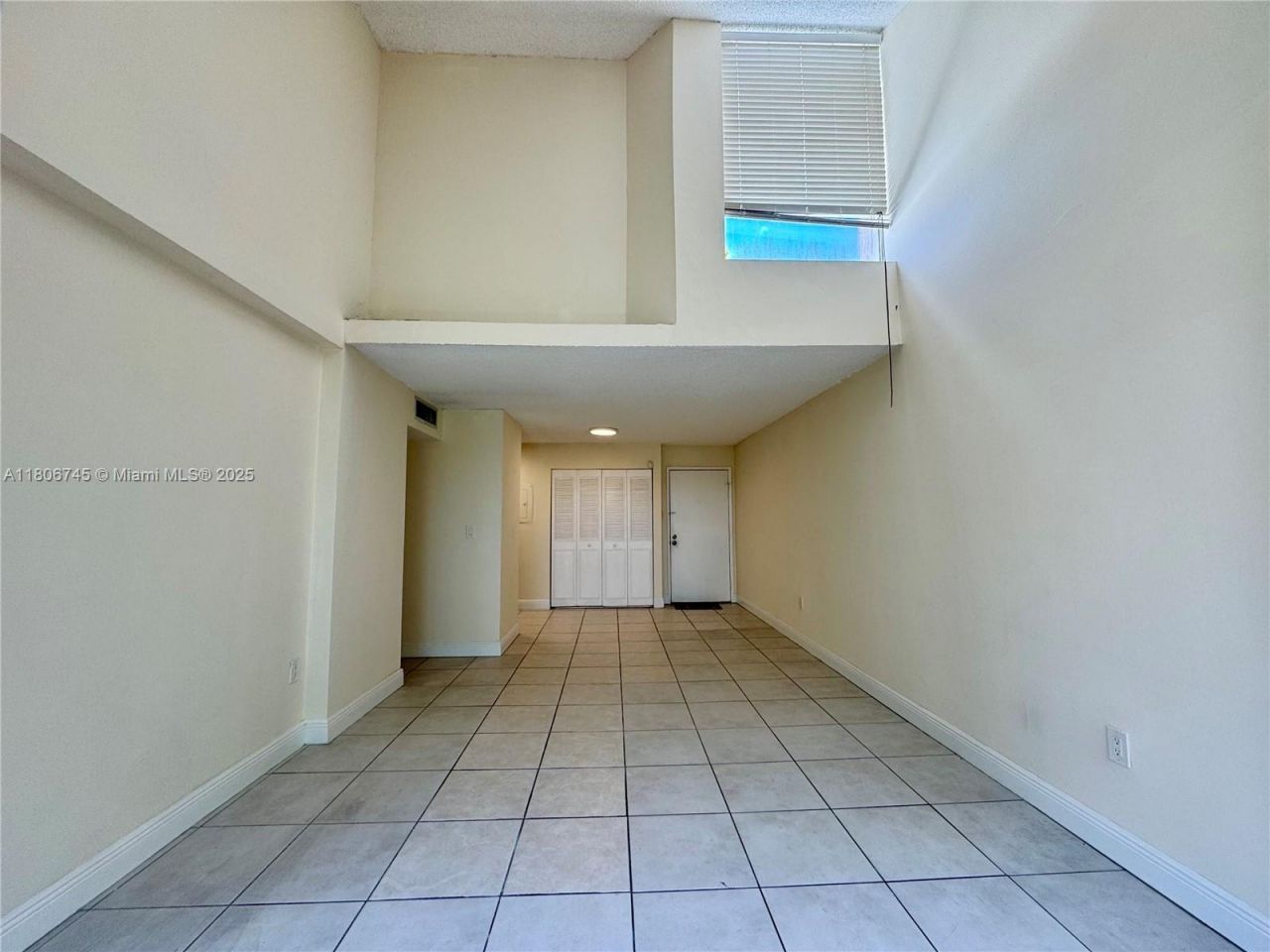 8810 Fontainebleau Blvd, Unit 318, Miami, FL 33172 Photo