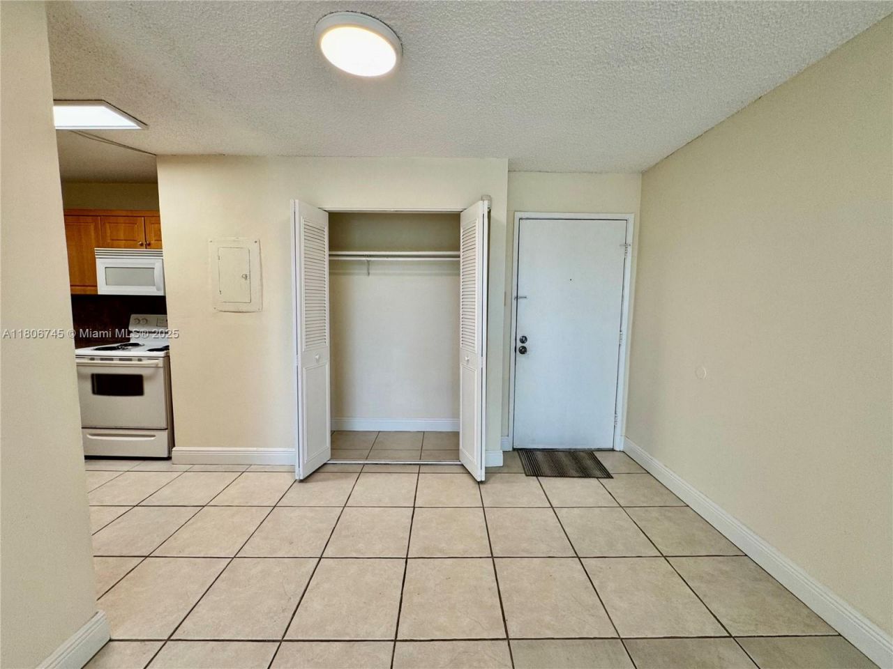 8810 Fontainebleau Blvd, Unit 318, Miami, FL 33172 Photo