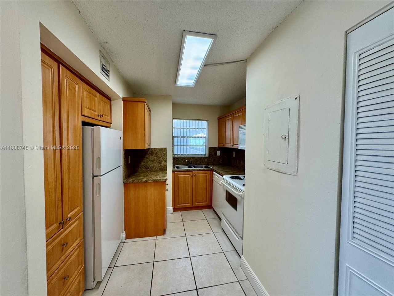 8810 Fontainebleau Blvd, Unit 318, Miami, FL 33172 Photo