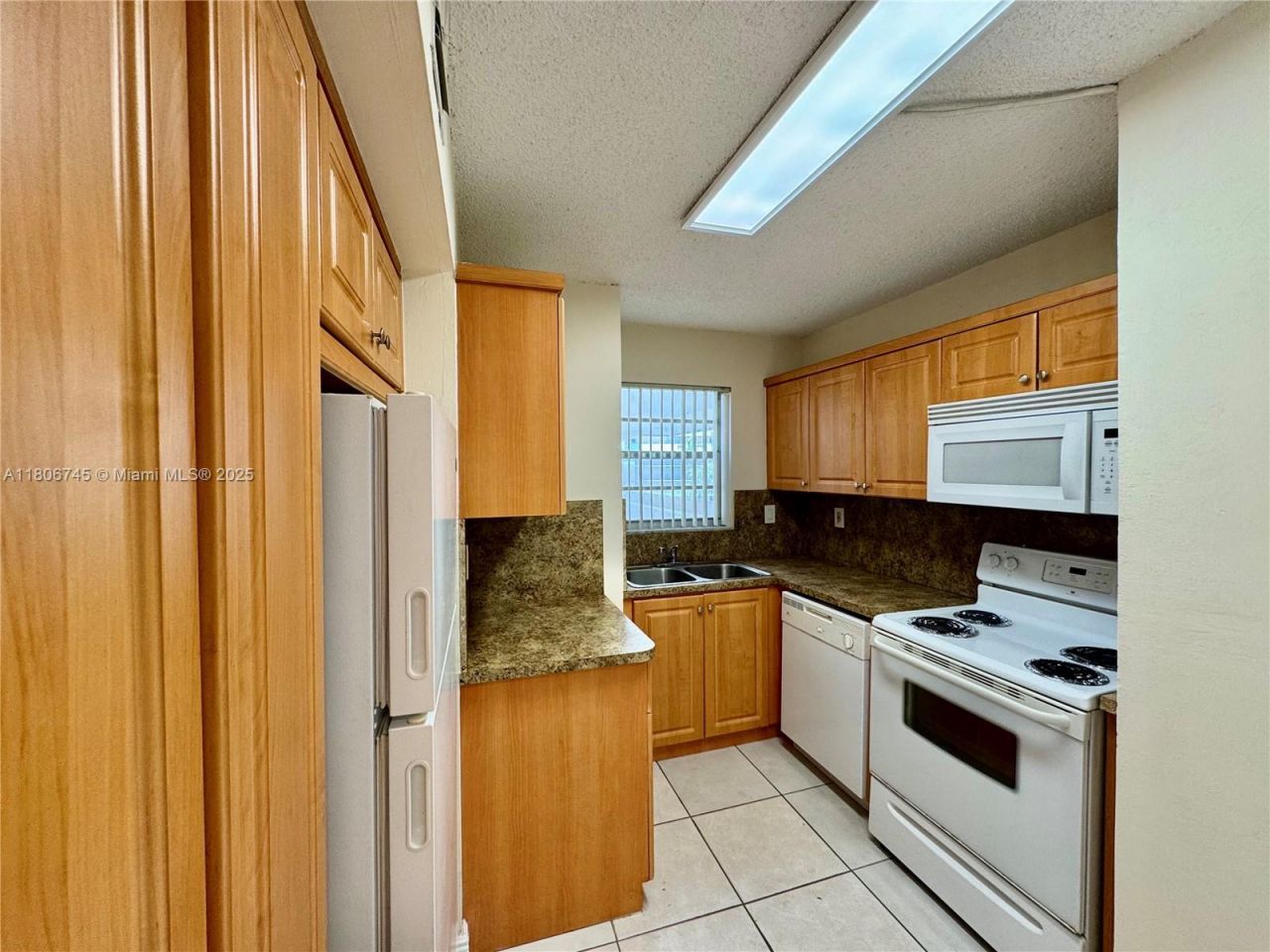 8810 Fontainebleau Blvd, Unit 318, Miami, FL 33172 Photo