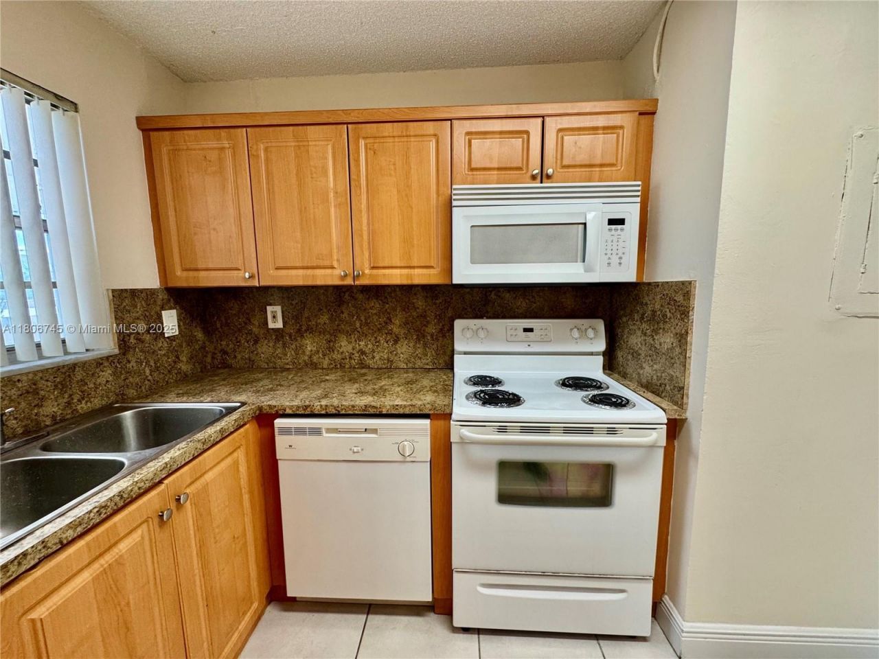 8810 Fontainebleau Blvd, Unit 318, Miami, FL 33172 Photo