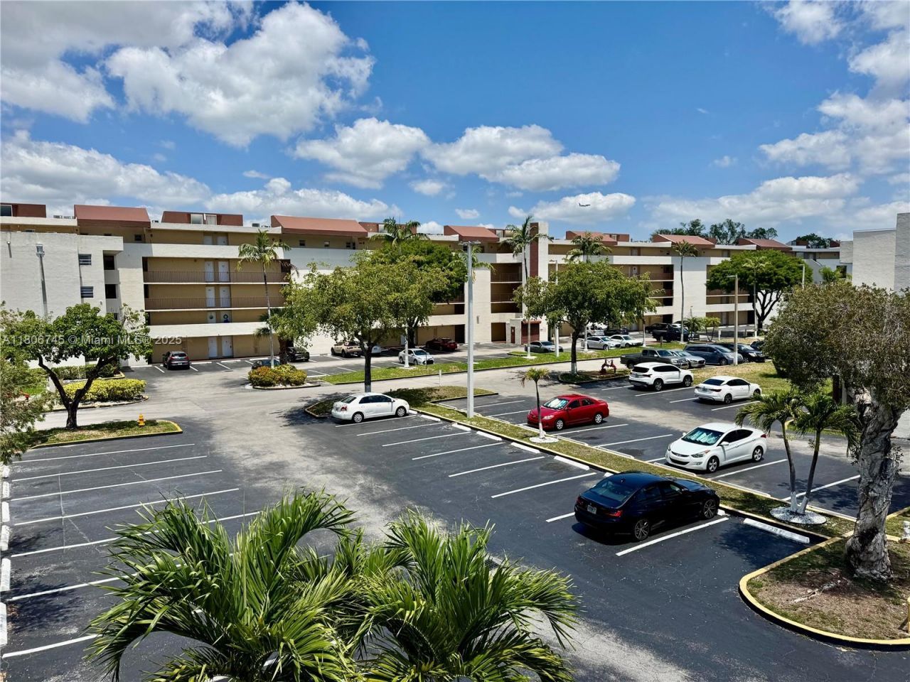 8810 Fontainebleau Blvd, Unit 318, Miami, FL 33172 Photo