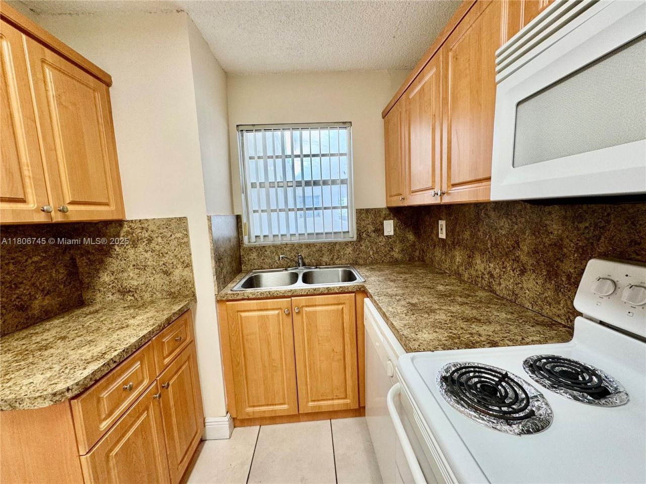 8810 Fontainebleau Blvd, Unit 318, Miami, FL 33172 Photo