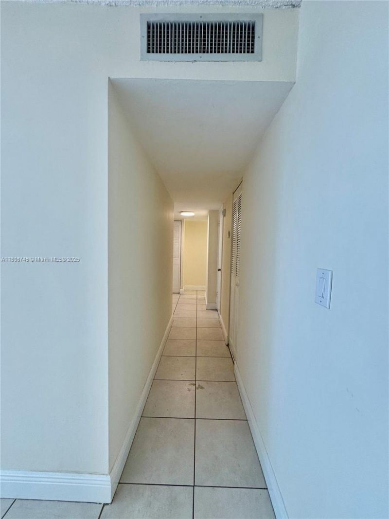 8810 Fontainebleau Blvd, Unit 318, Miami, FL 33172 Photo