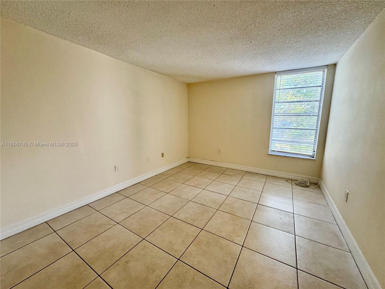 8810 Fontainebleau Blvd, Unit 318, Miami, FL 33172 Photo