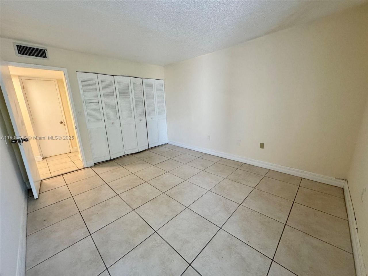 8810 Fontainebleau Blvd, Unit 318, Miami, FL 33172 Photo