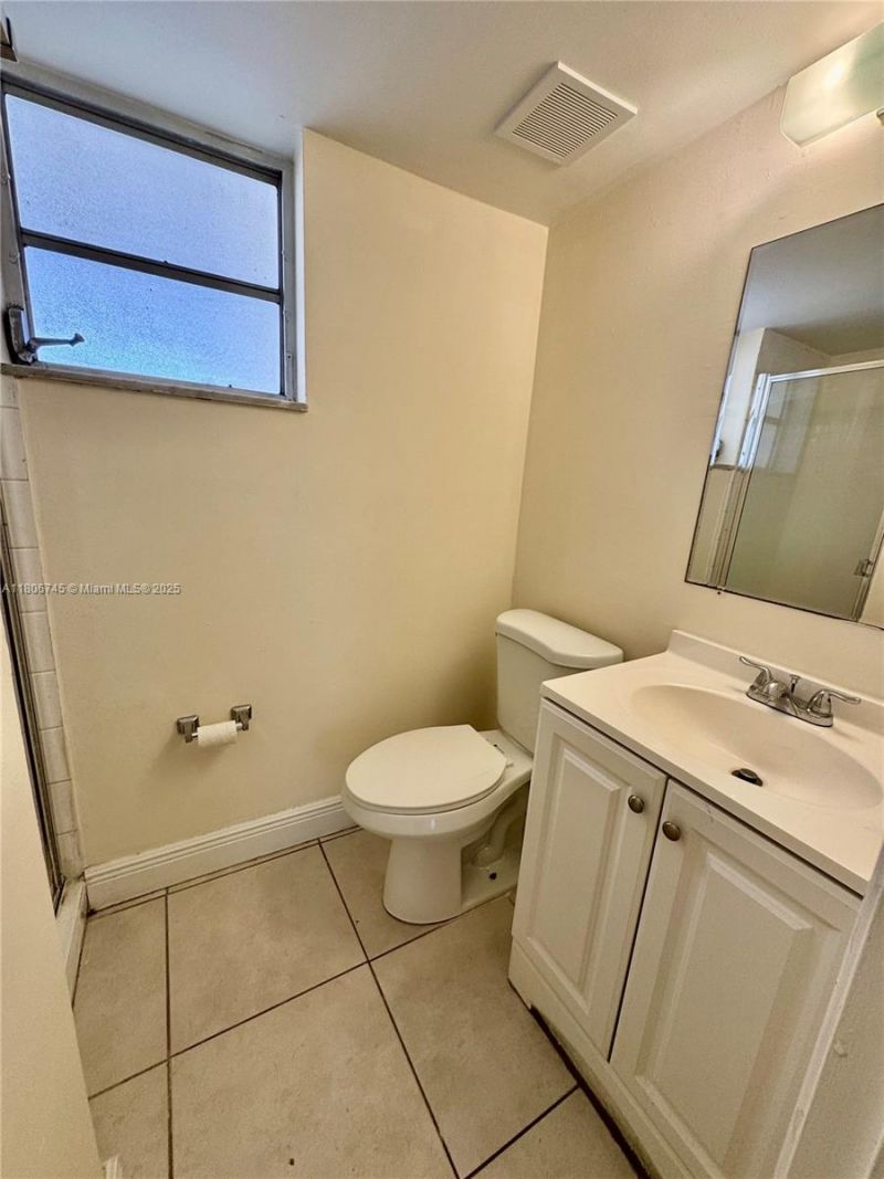 8810 Fontainebleau Blvd, Unit 318, Miami, FL 33172 Photo
