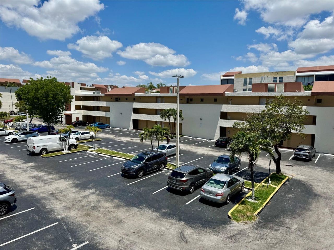 8810 Fontainebleau Blvd, Unit 318, Miami, FL 33172 Photo