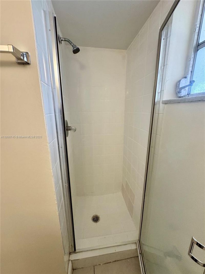 8810 Fontainebleau Blvd, Unit 318, Miami, FL 33172 Photo