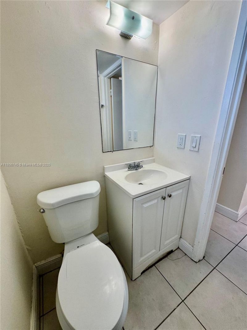 8810 Fontainebleau Blvd, Unit 318, Miami, FL 33172 Photo
