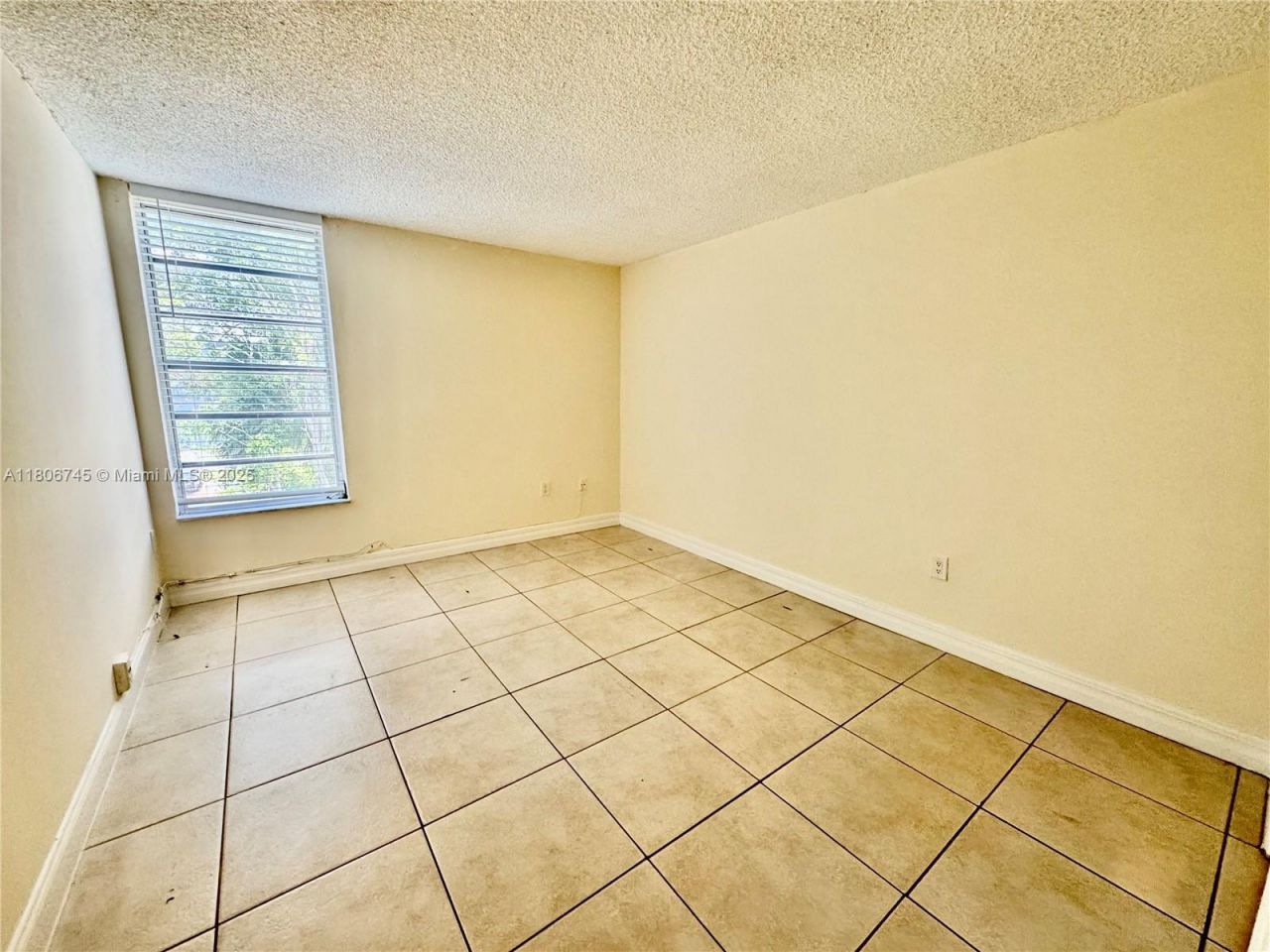 8810 Fontainebleau Blvd, Unit 318, Miami, FL 33172 Photo