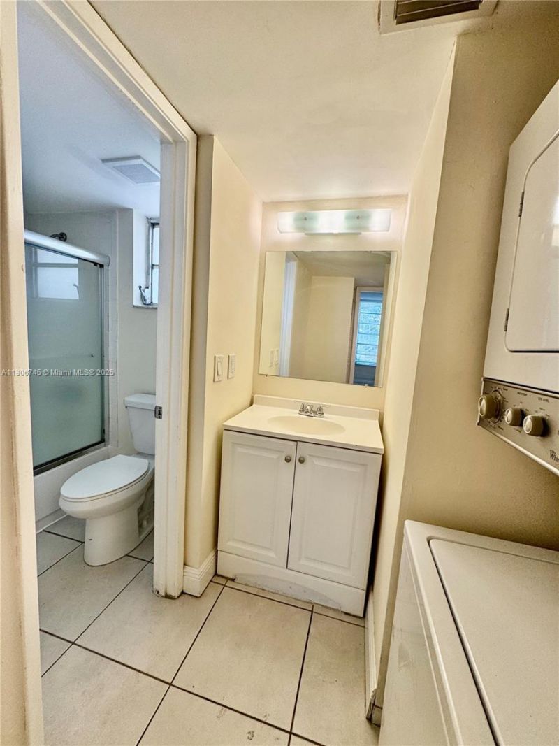 8810 Fontainebleau Blvd, Unit 318, Miami, FL 33172 Photo