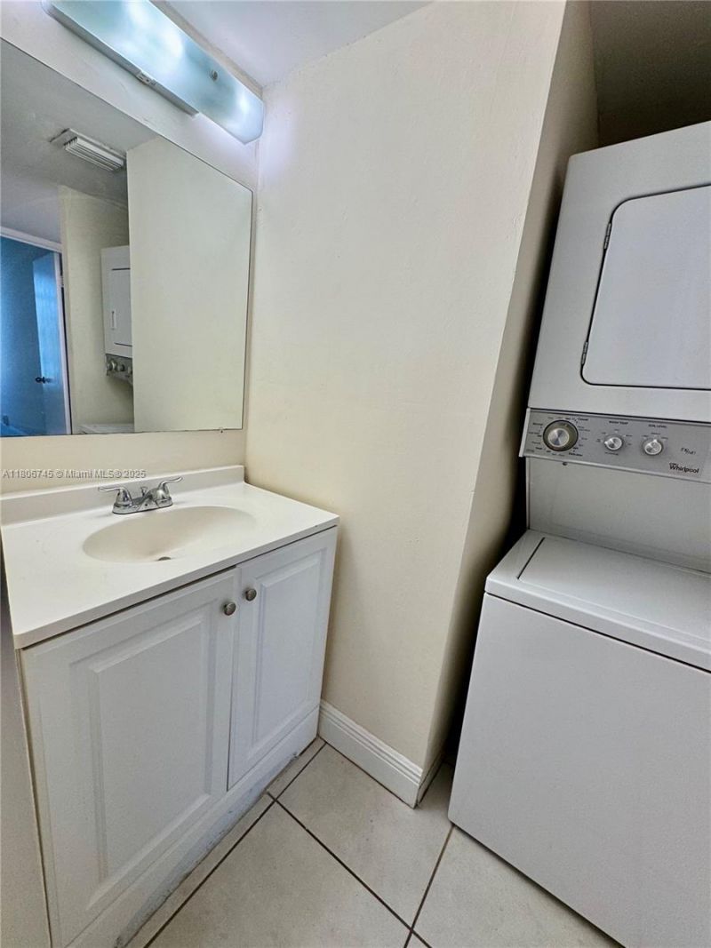 8810 Fontainebleau Blvd, Unit 318, Miami, FL 33172 Photo