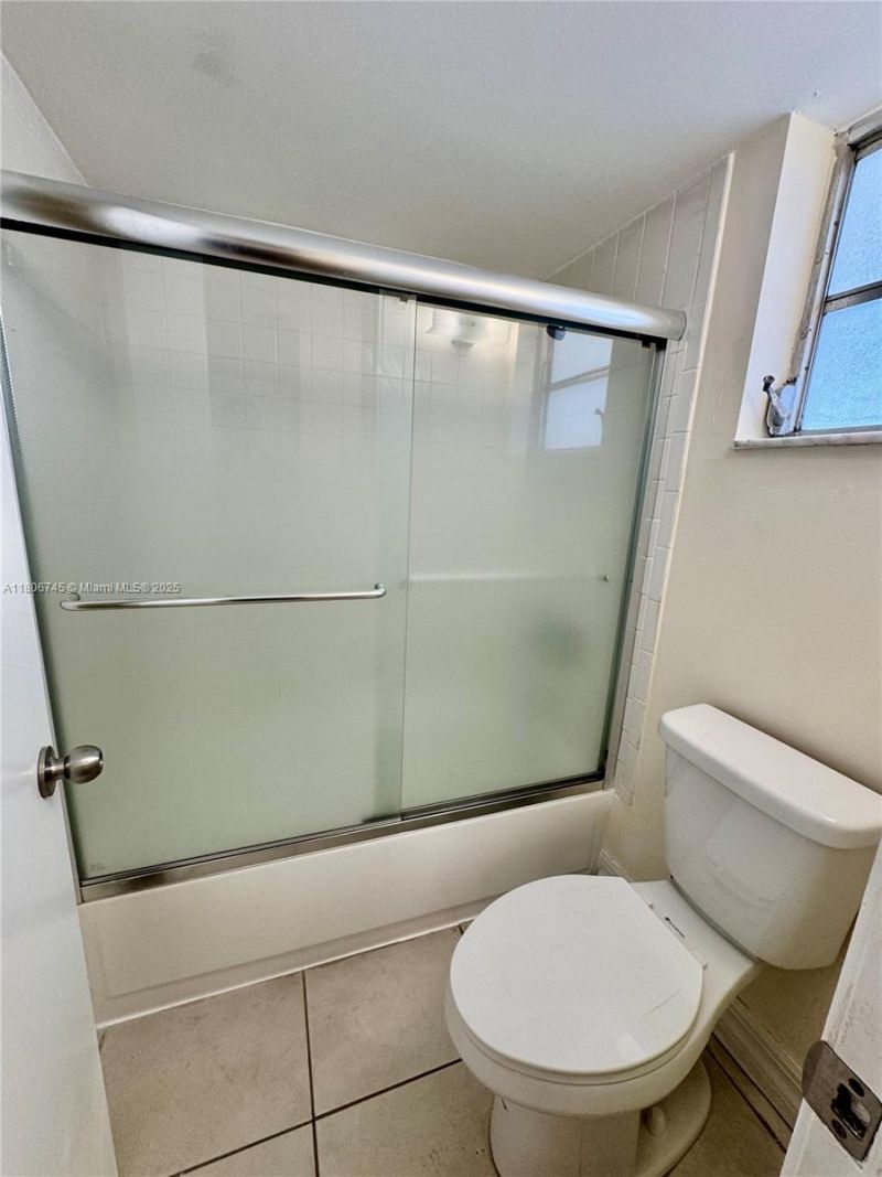 8810 Fontainebleau Blvd, Unit 318, Miami, FL 33172 Photo
