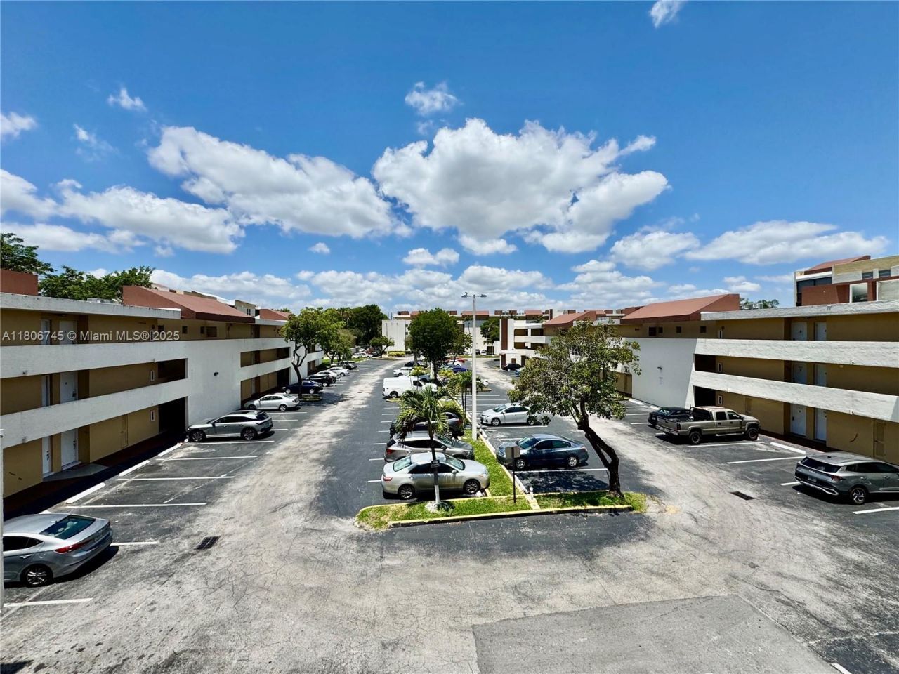 8810 Fontainebleau Blvd, Unit 318, Miami, FL 33172 Photo