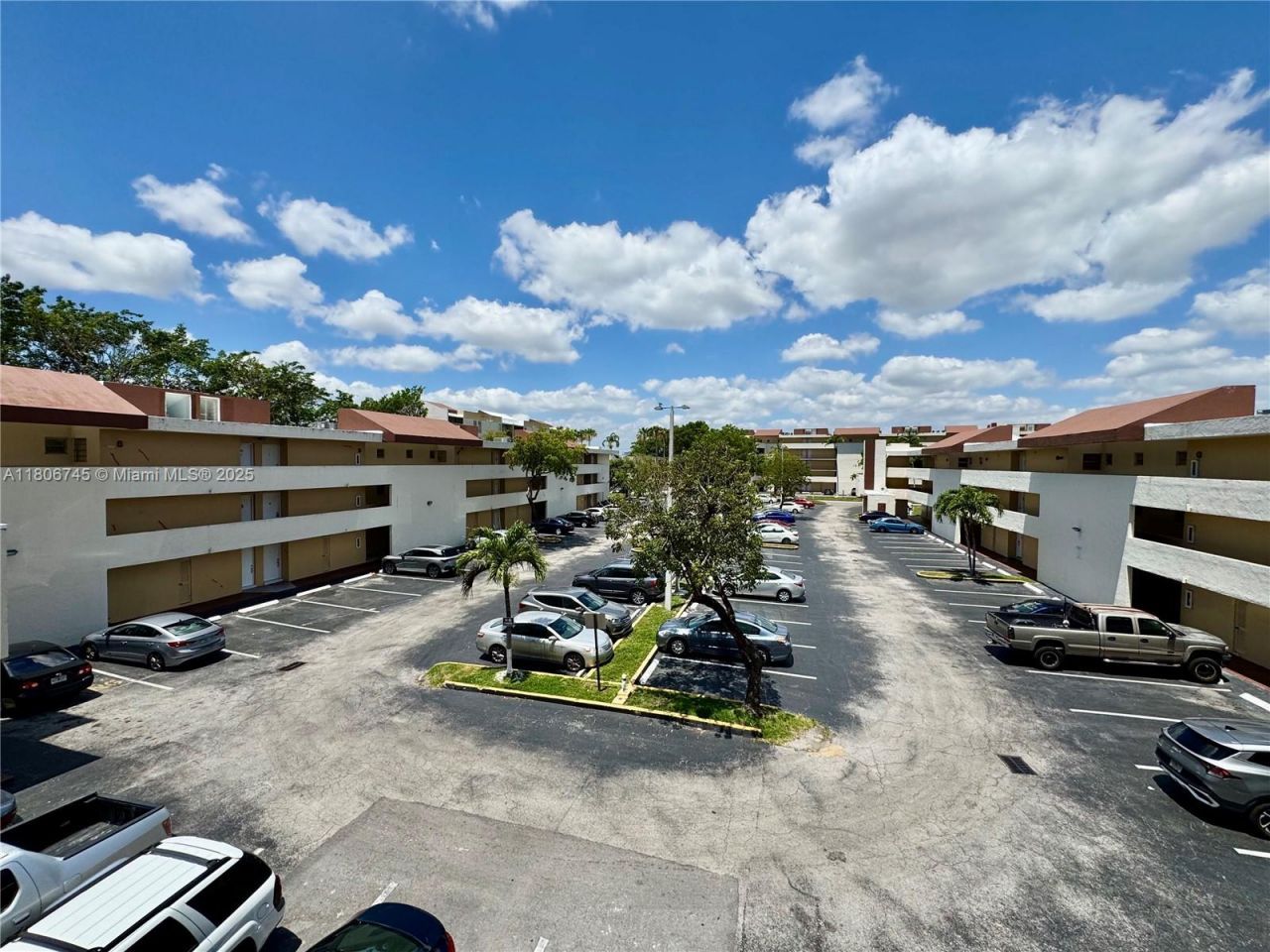 8810 Fontainebleau Blvd, Unit 318, Miami, FL 33172 Photo