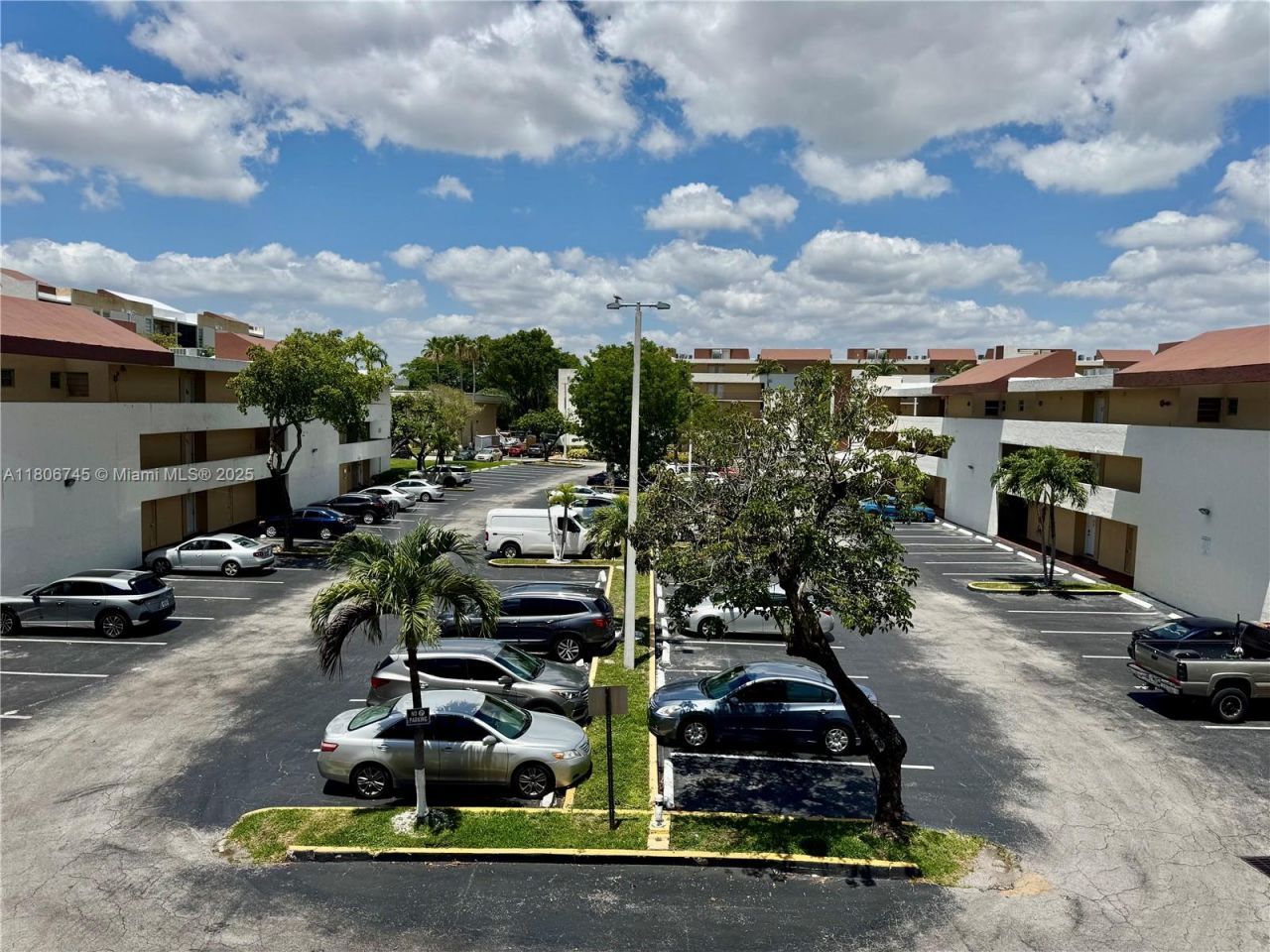 8810 Fontainebleau Blvd, Unit 318, Miami, FL 33172 Photo