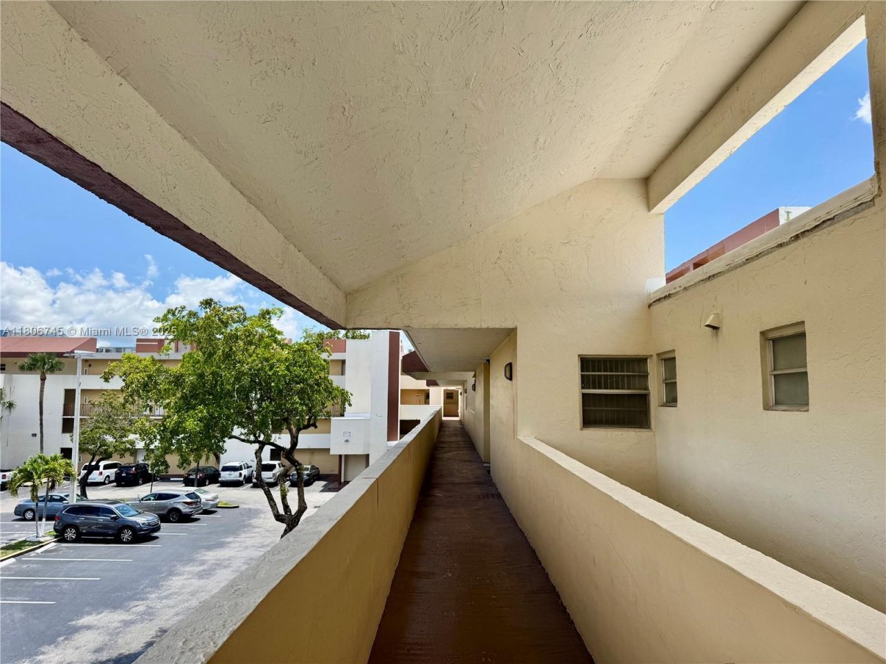 8810 Fontainebleau Blvd, Unit 318, Miami, FL 33172 Photo