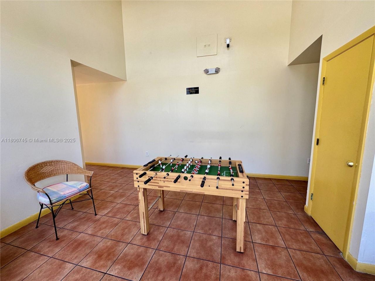 8810 Fontainebleau Blvd, Unit 318, Miami, FL 33172 Photo