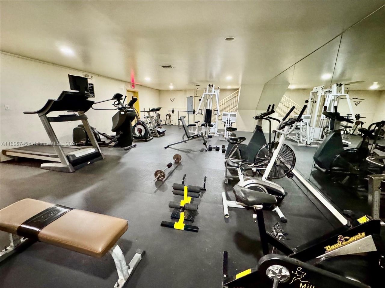 8810 Fontainebleau Blvd, Unit 318, Miami, FL 33172 Photo