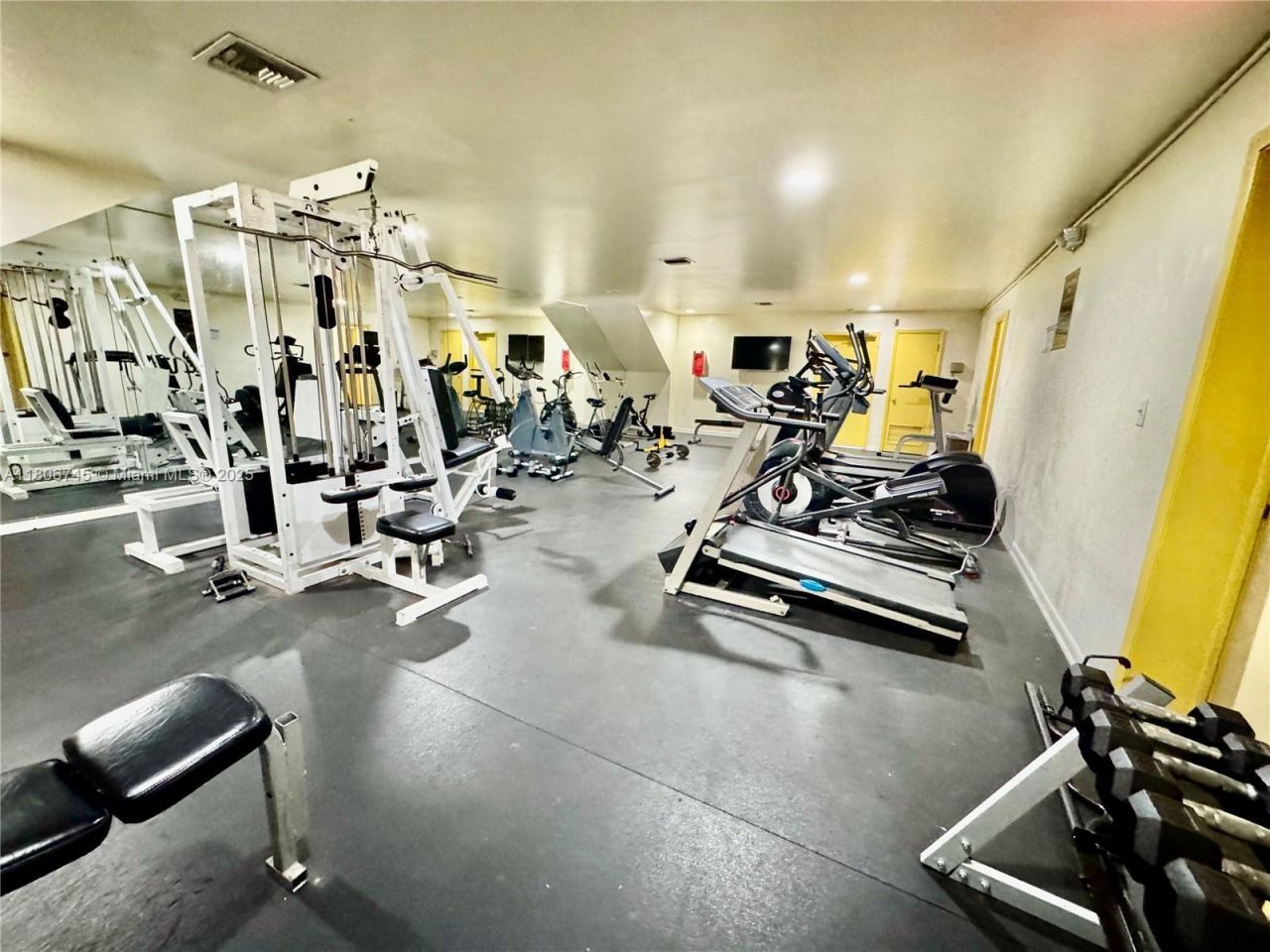 8810 Fontainebleau Blvd, Unit 318, Miami, FL 33172 Photo