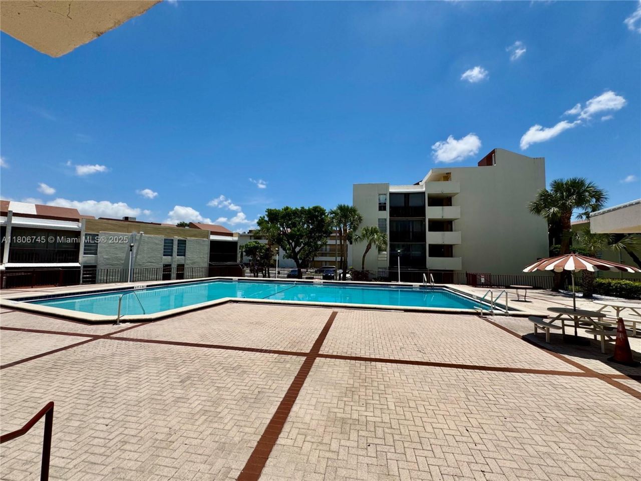 8810 Fontainebleau Blvd, Unit 318, Miami, FL 33172 Photo