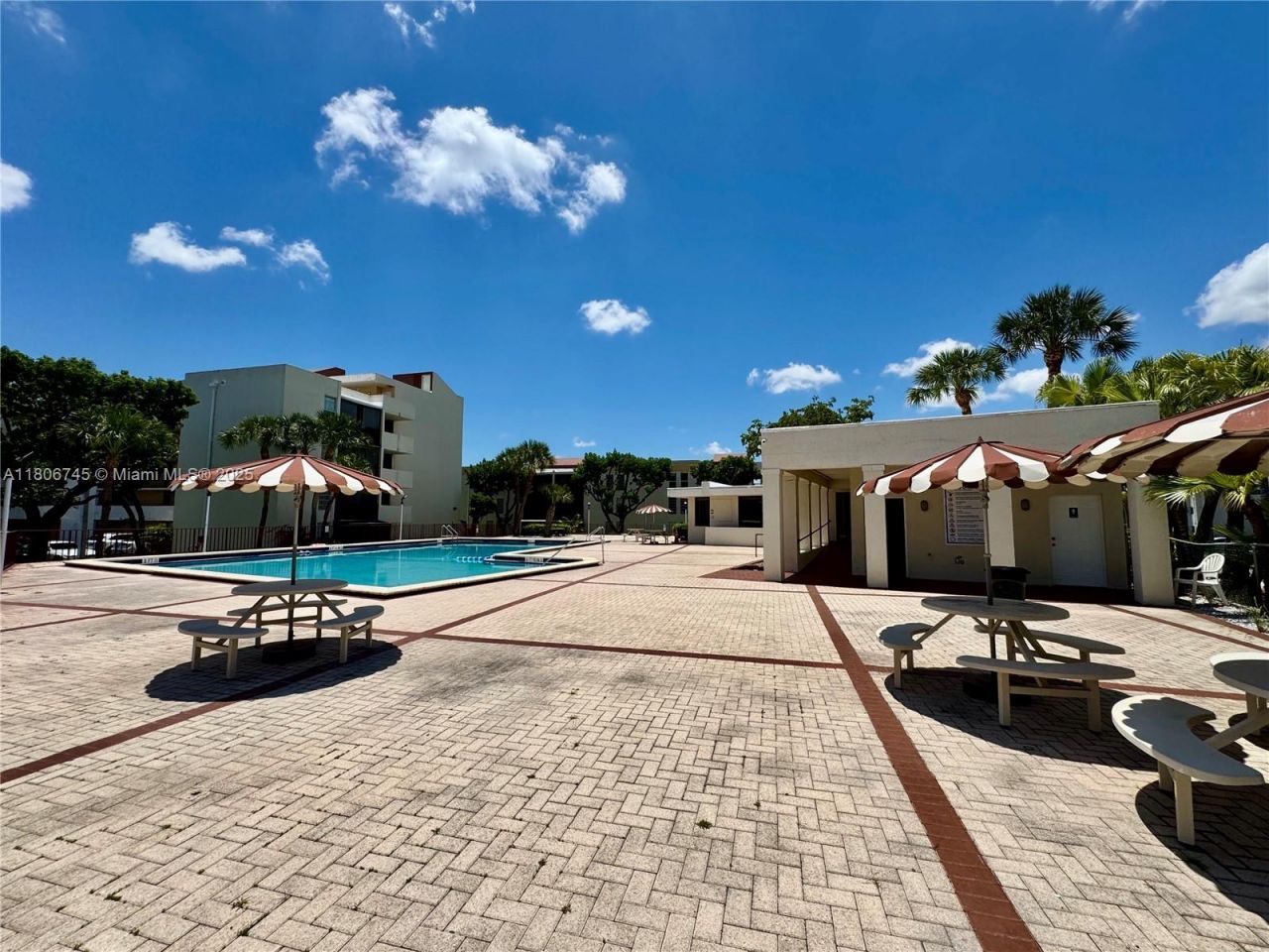 8810 Fontainebleau Blvd, Unit 318, Miami, FL 33172 Photo