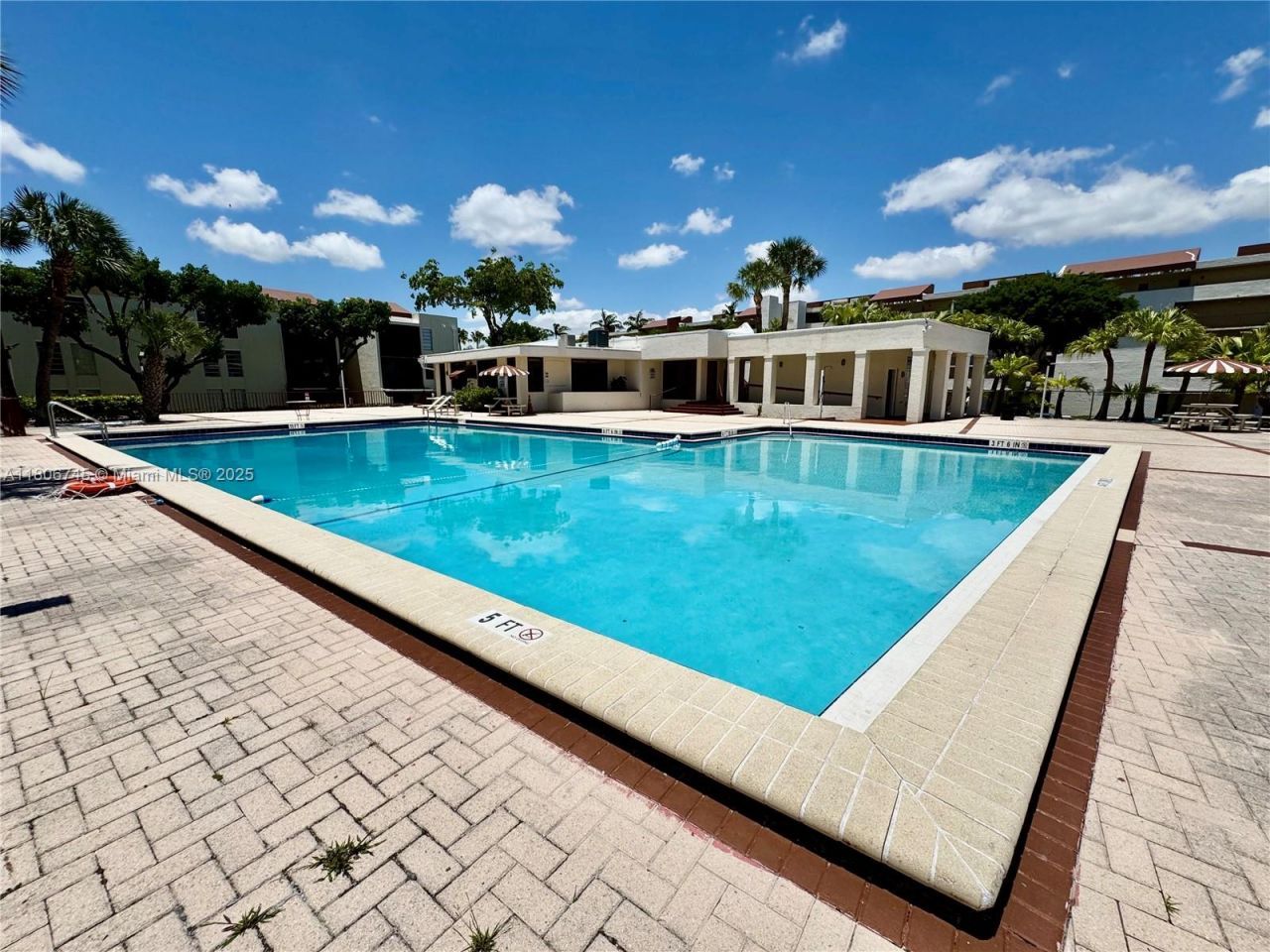 8810 Fontainebleau Blvd, Unit 318, Miami, FL 33172 Photo