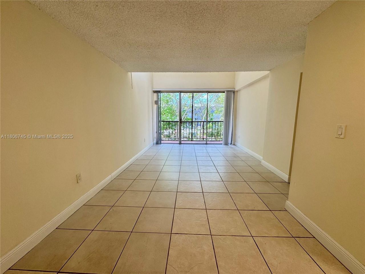 8810 Fontainebleau Blvd, Unit 318, Miami, FL 33172 Photo