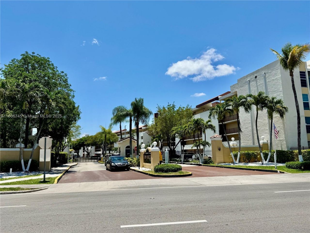 8810 Fontainebleau Blvd, Unit 318, Miami, FL 33172 Photo