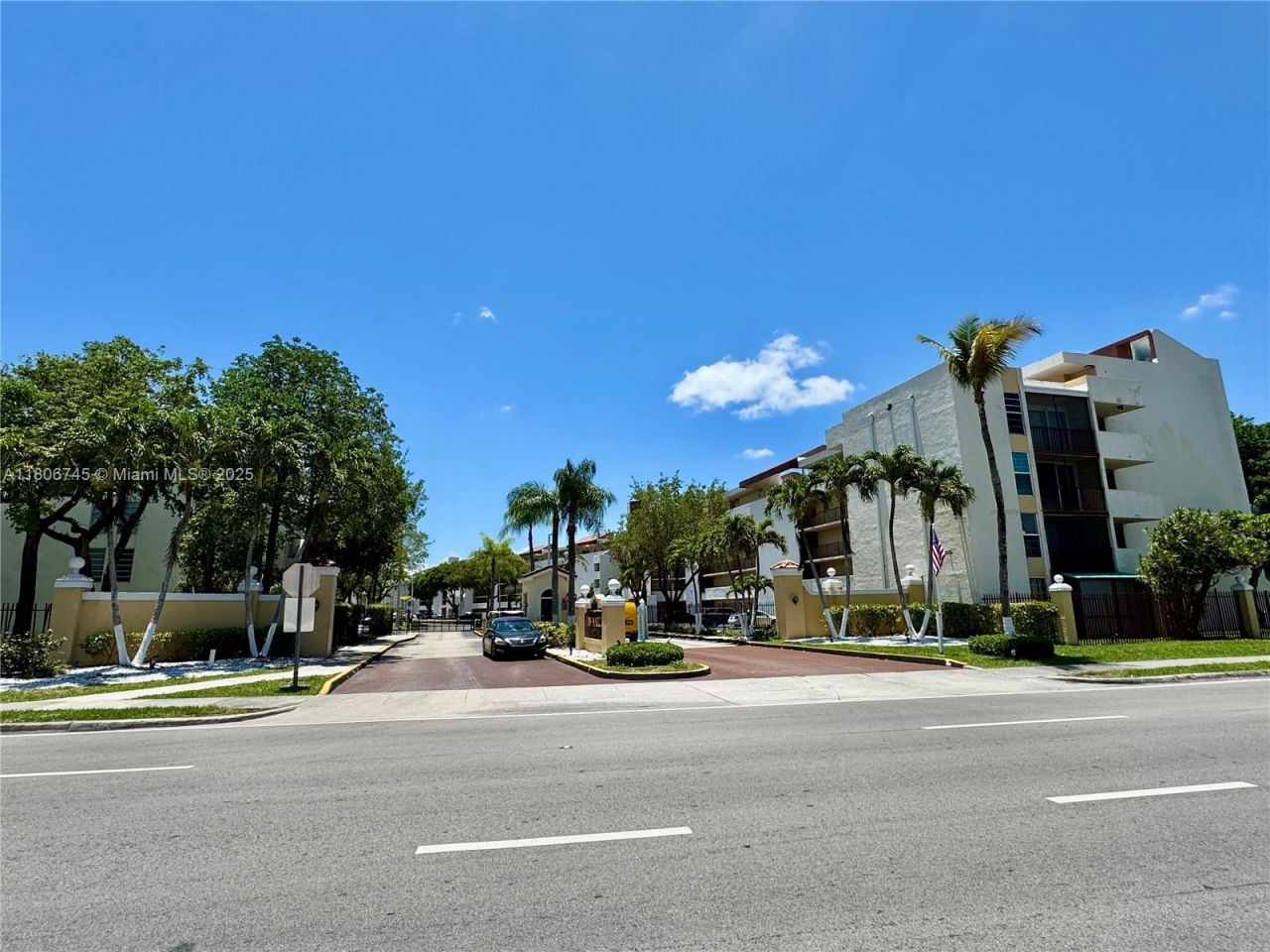 8810 Fontainebleau Blvd, Unit 318, Miami, FL 33172 Photo