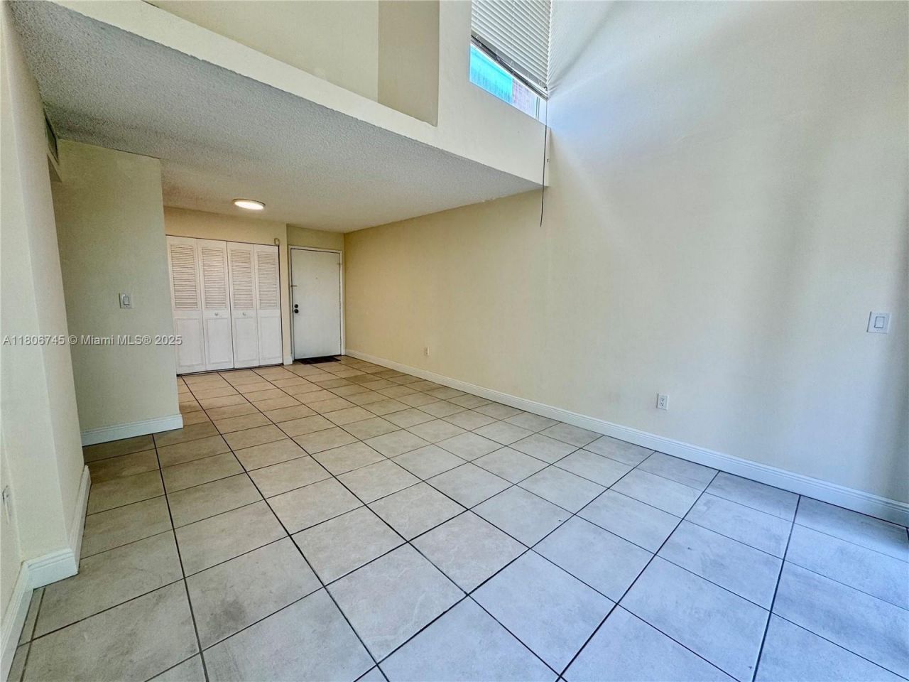 8810 Fontainebleau Blvd, Unit 318, Miami, FL 33172 Photo