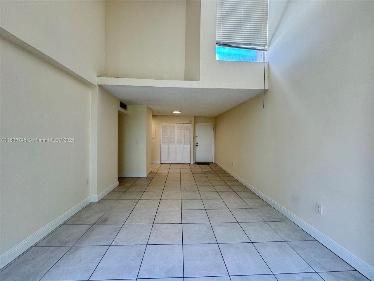 8810 Fontainebleau Blvd, Unit 318, Miami, FL 33172 Photo