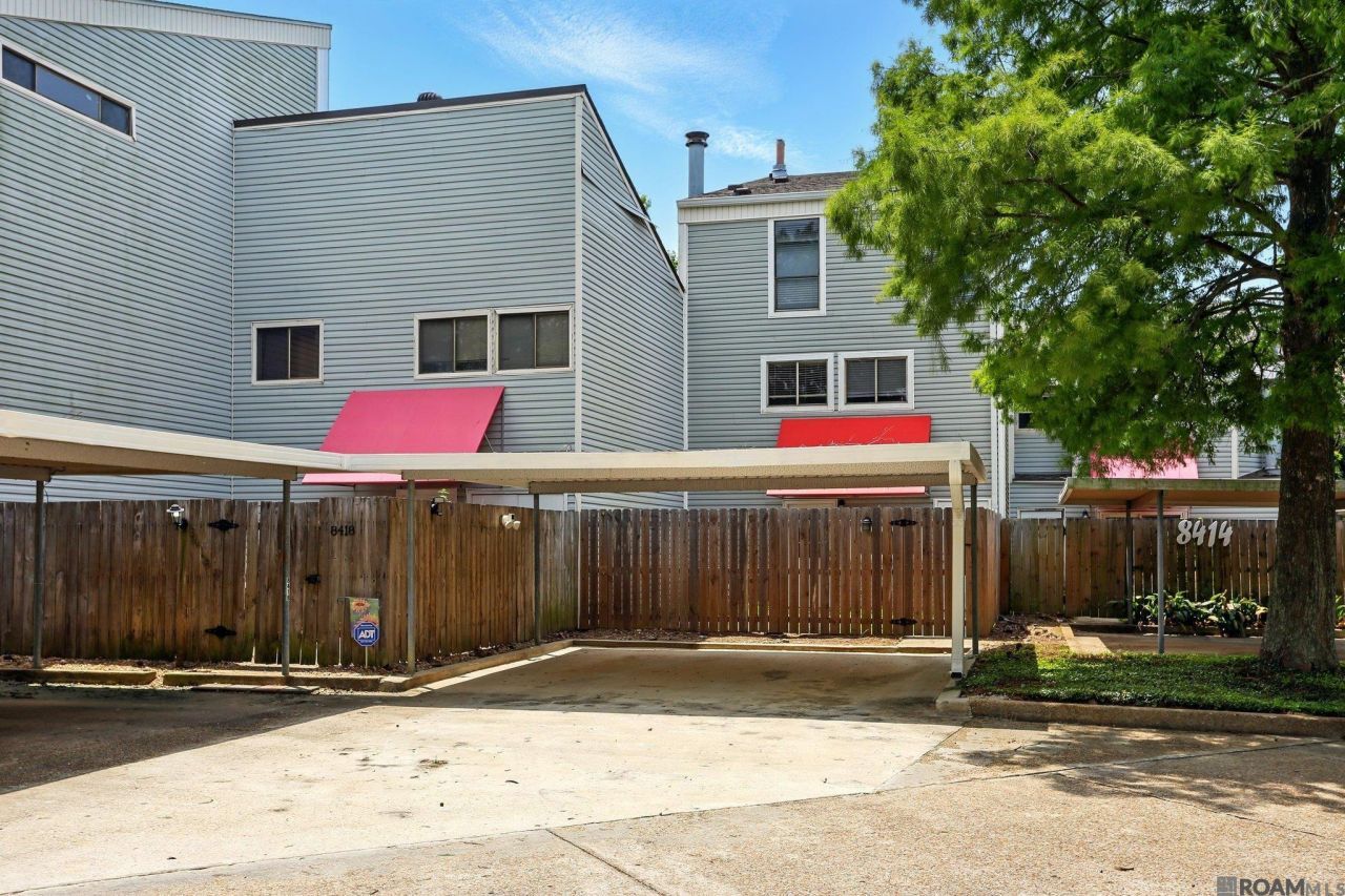 8416 E Cypress Point Ct, Saint George, LA 70809 Main Photo