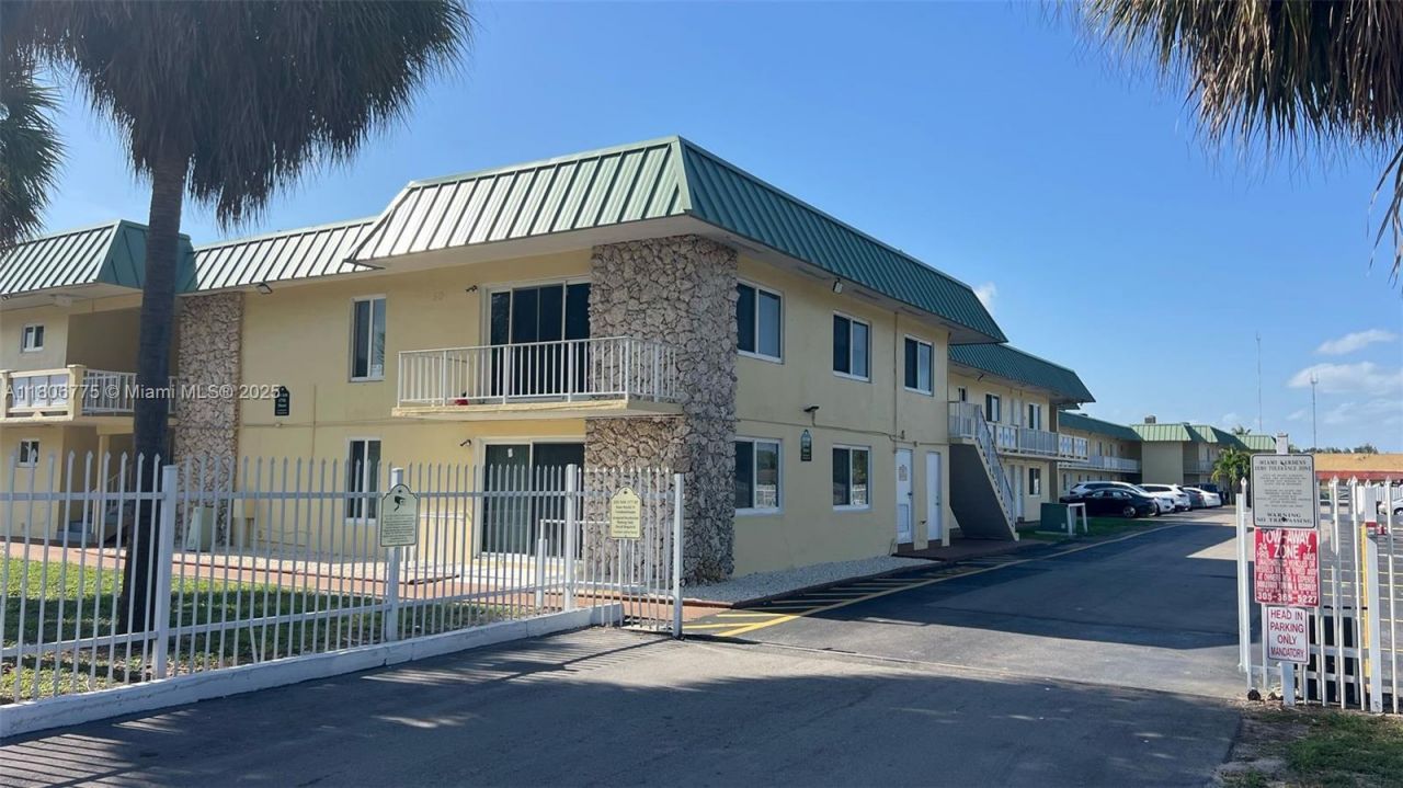 505 NW 177th St, Unit 211, Miami Gardens, FL 33169 Photo