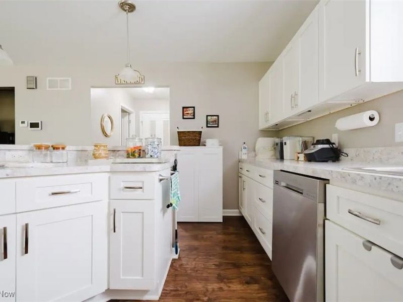 180 Elizabeth Parkway, Akron, OH 44304 Photo 3