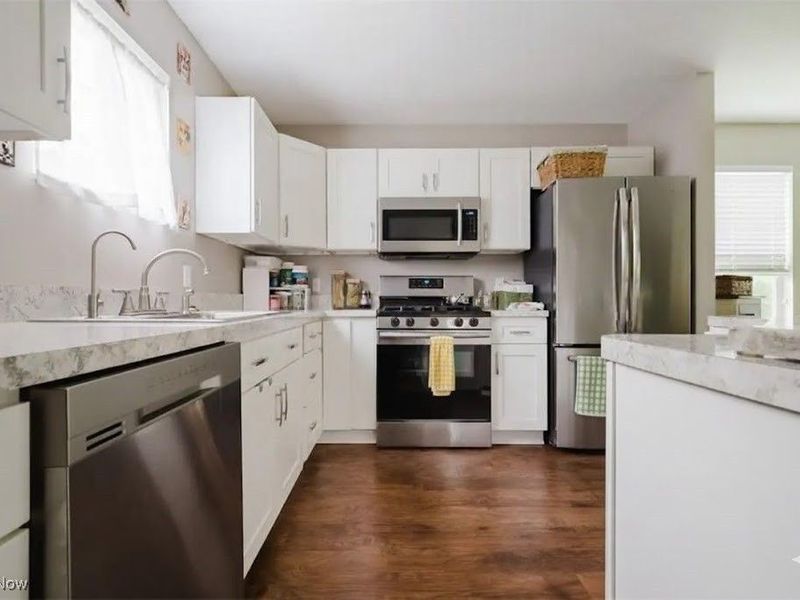 180 Elizabeth Parkway, Akron, OH 44304 Photo 4