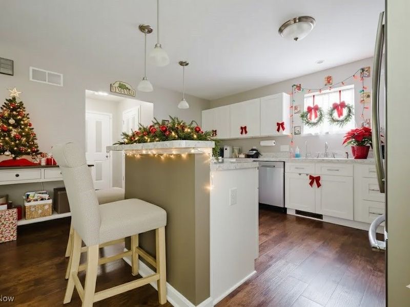 180 Elizabeth Parkway, Akron, OH 44304 Photo 5