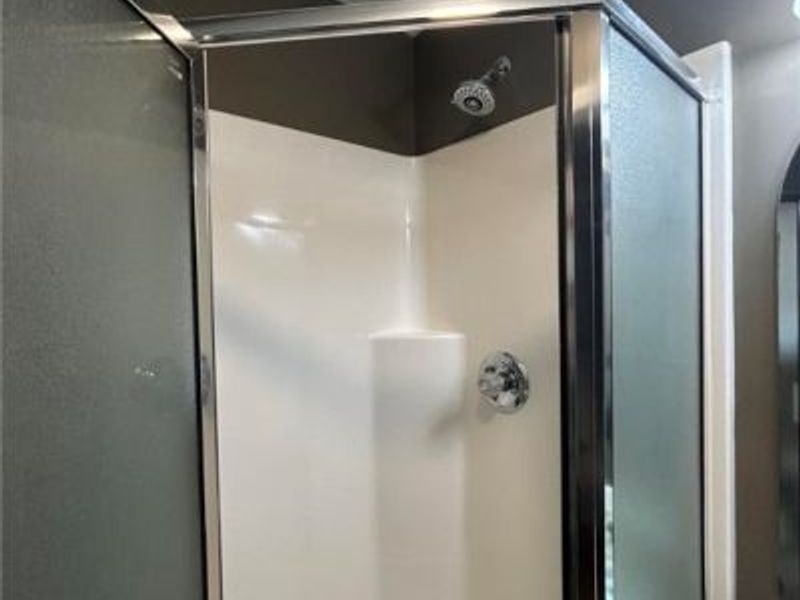 180 Elizabeth Parkway, Akron, OH 44304 Photo 9