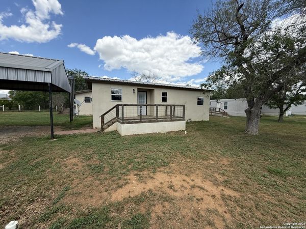 13338 Interstate 35, Moore, TX 78057