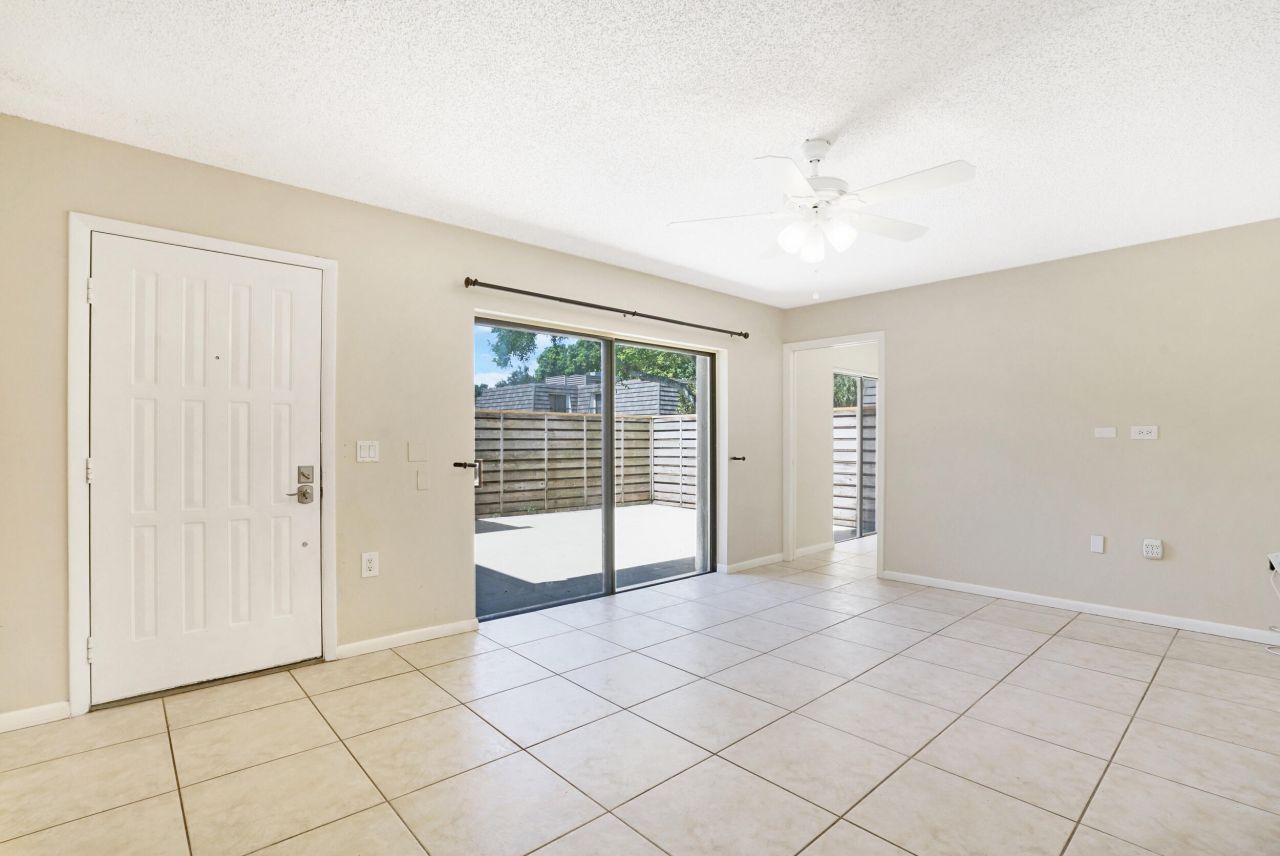 707 7th Terrace, Palm Beach Gardens, FL 33418 Photo