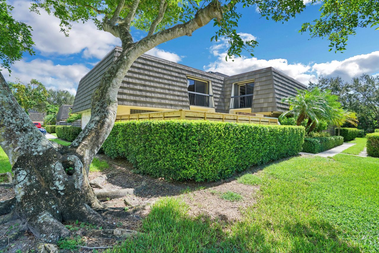 707 7th Terrace, Palm Beach Gardens, FL 33418 Photo