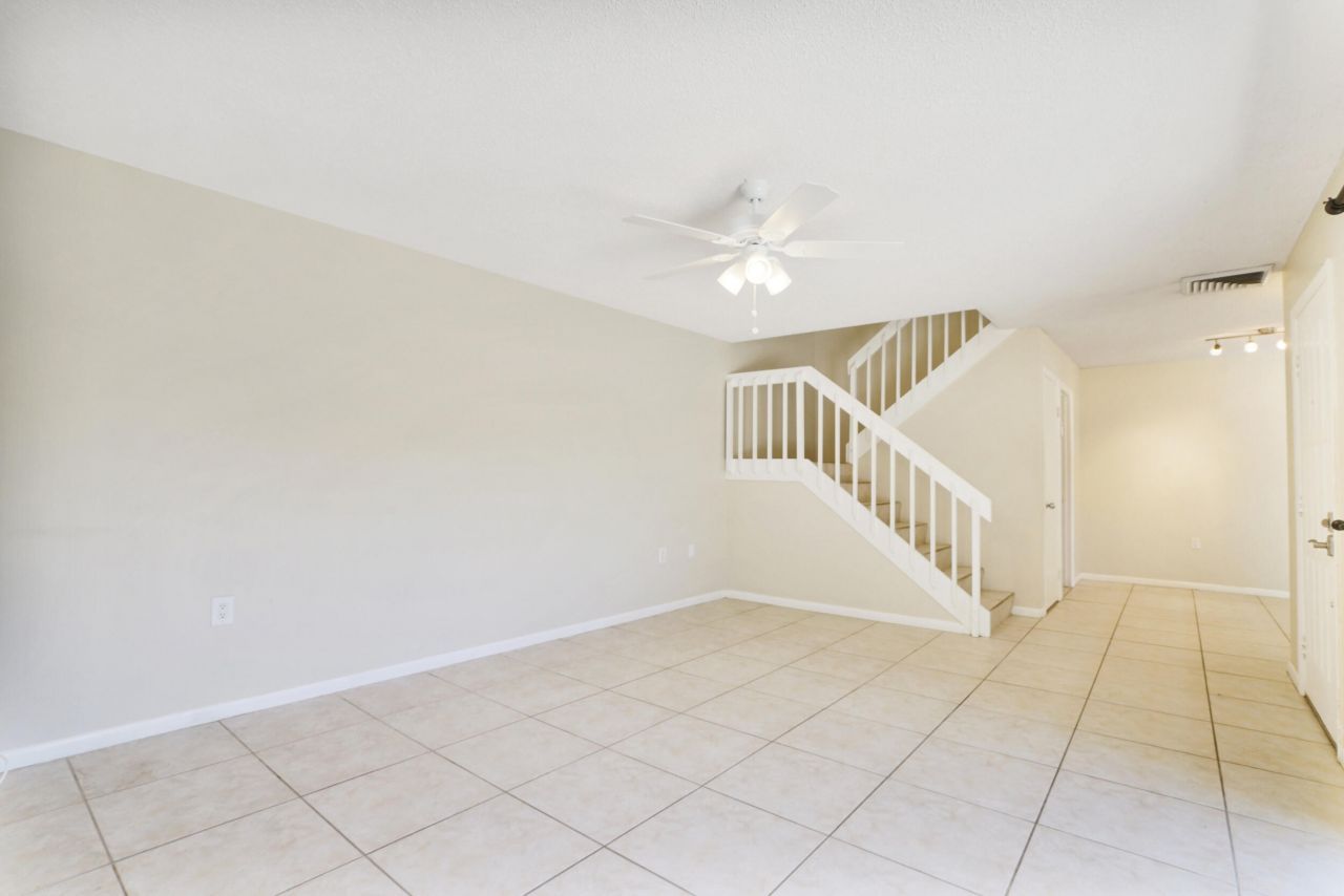 707 7th Terrace, Palm Beach Gardens, FL 33418 Photo