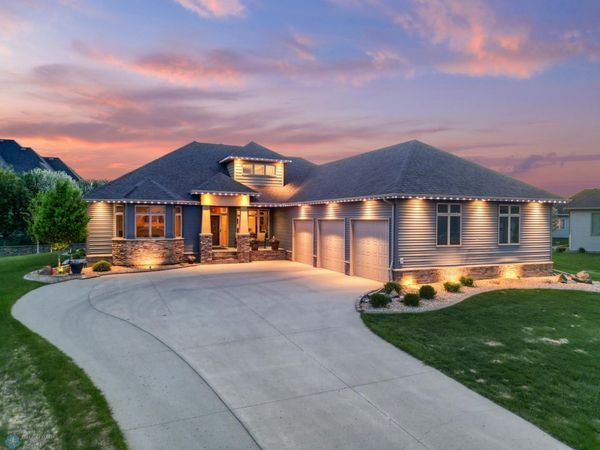 6009 27th Street S, Fargo, ND 58104