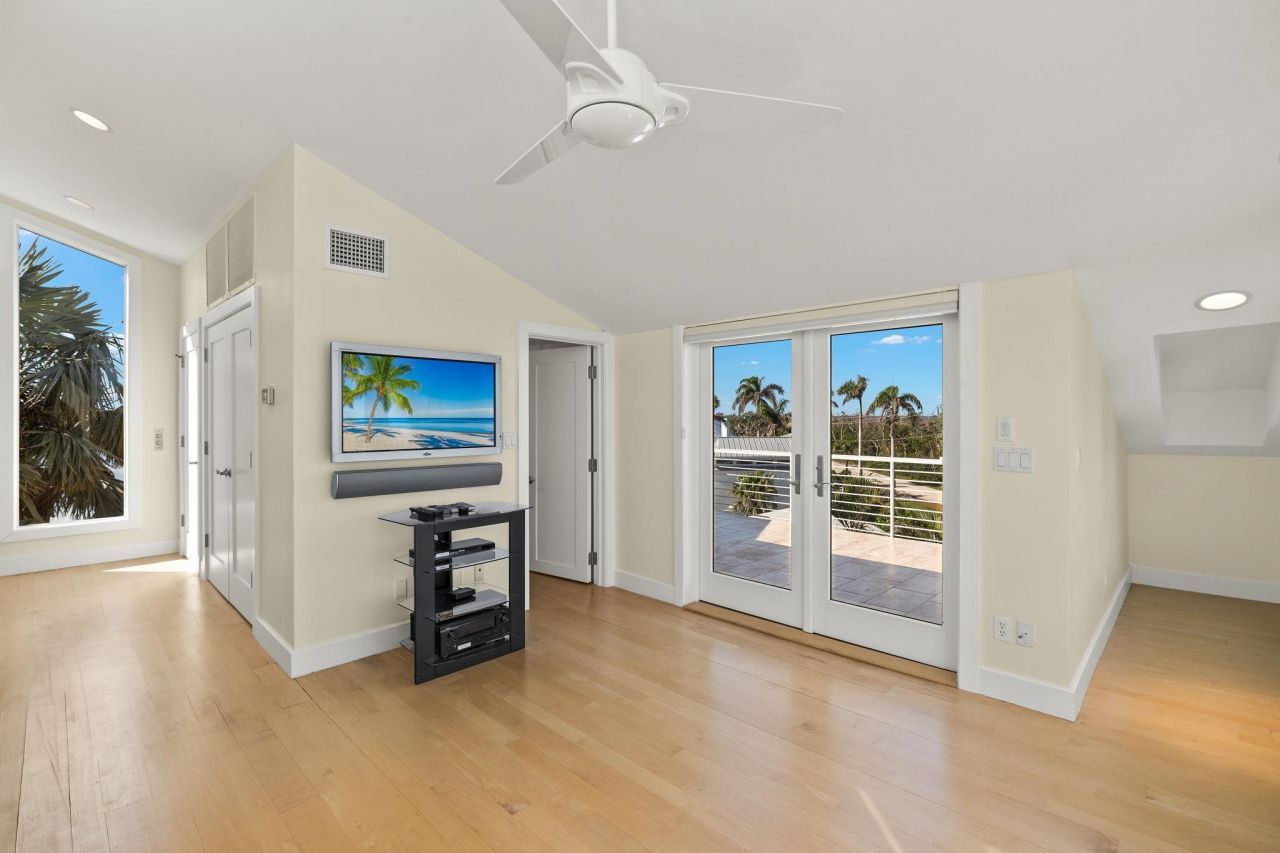 1581 San Carlos Bay Dr, Sanibel, FL 33957 Photo
