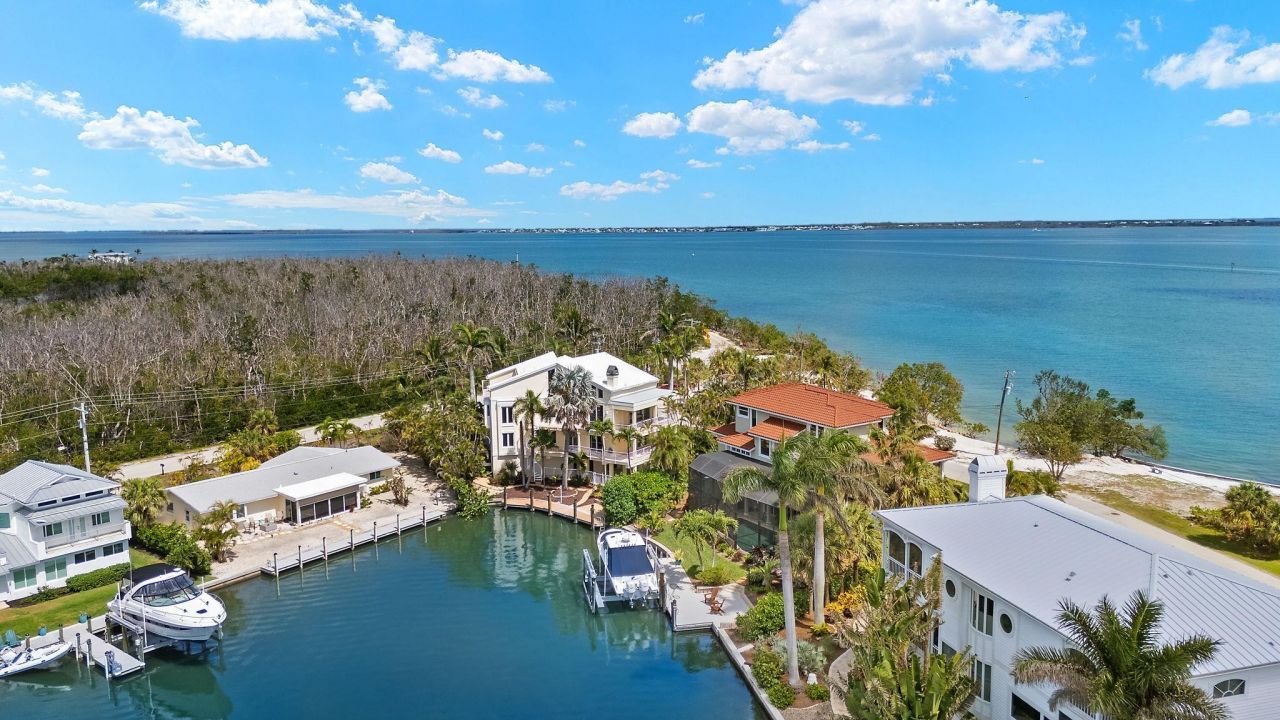 1581 San Carlos Bay Dr, Sanibel, FL 33957 Photo